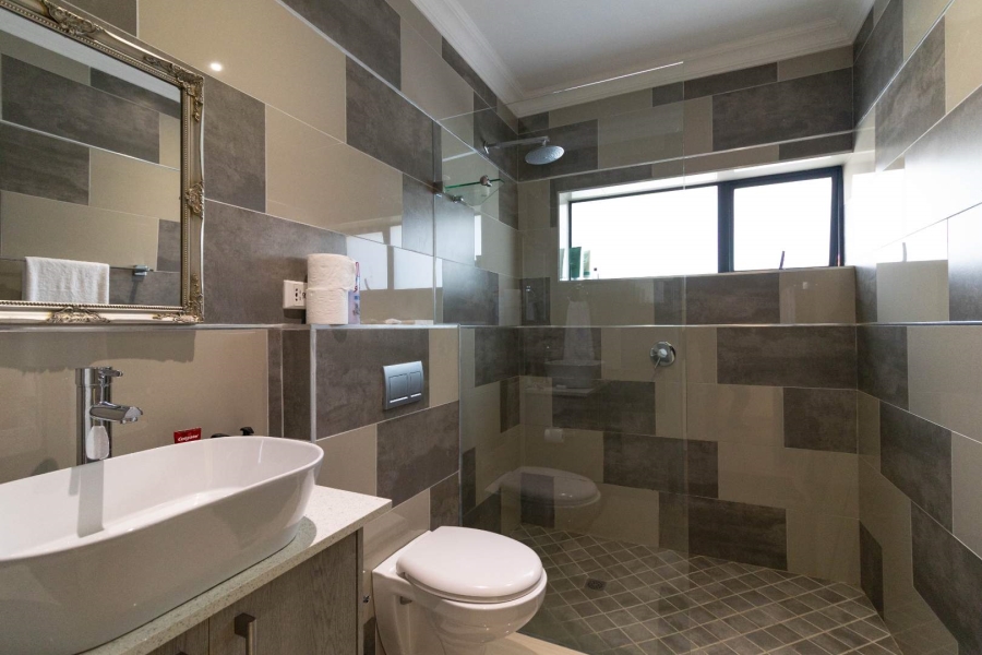 7 Bedroom Property for Sale in Sandbaai Western Cape